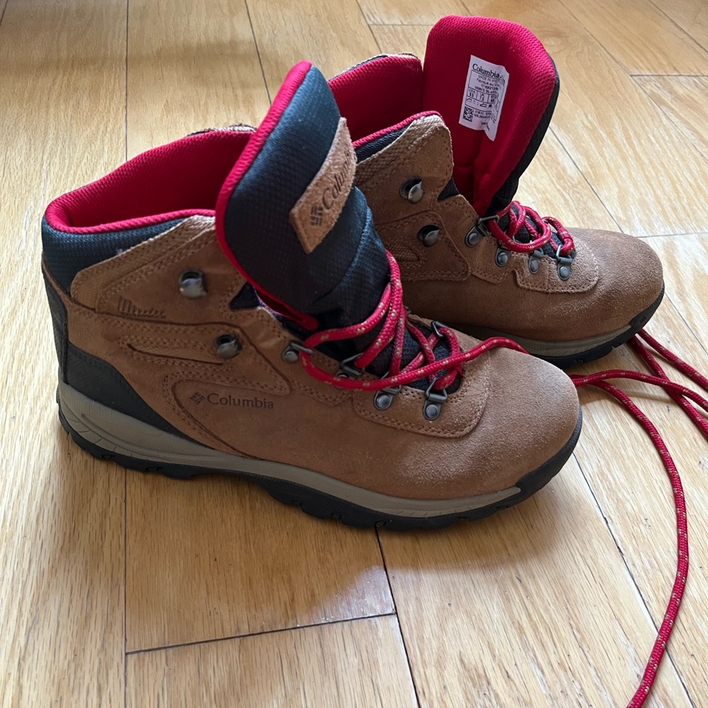 Columbia women’s hiking boots